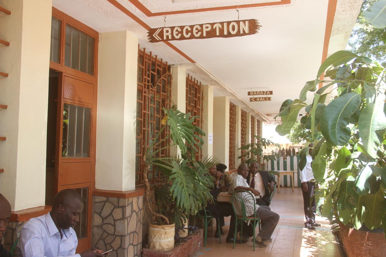 Bomen Hotel Isiolo エクステリア 写真