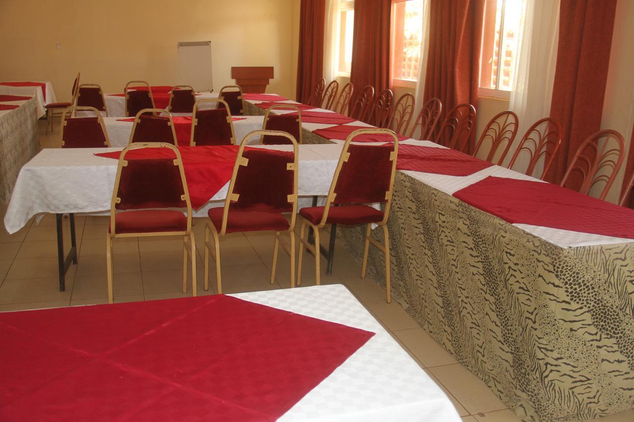 Bomen Hotel Isiolo エクステリア 写真