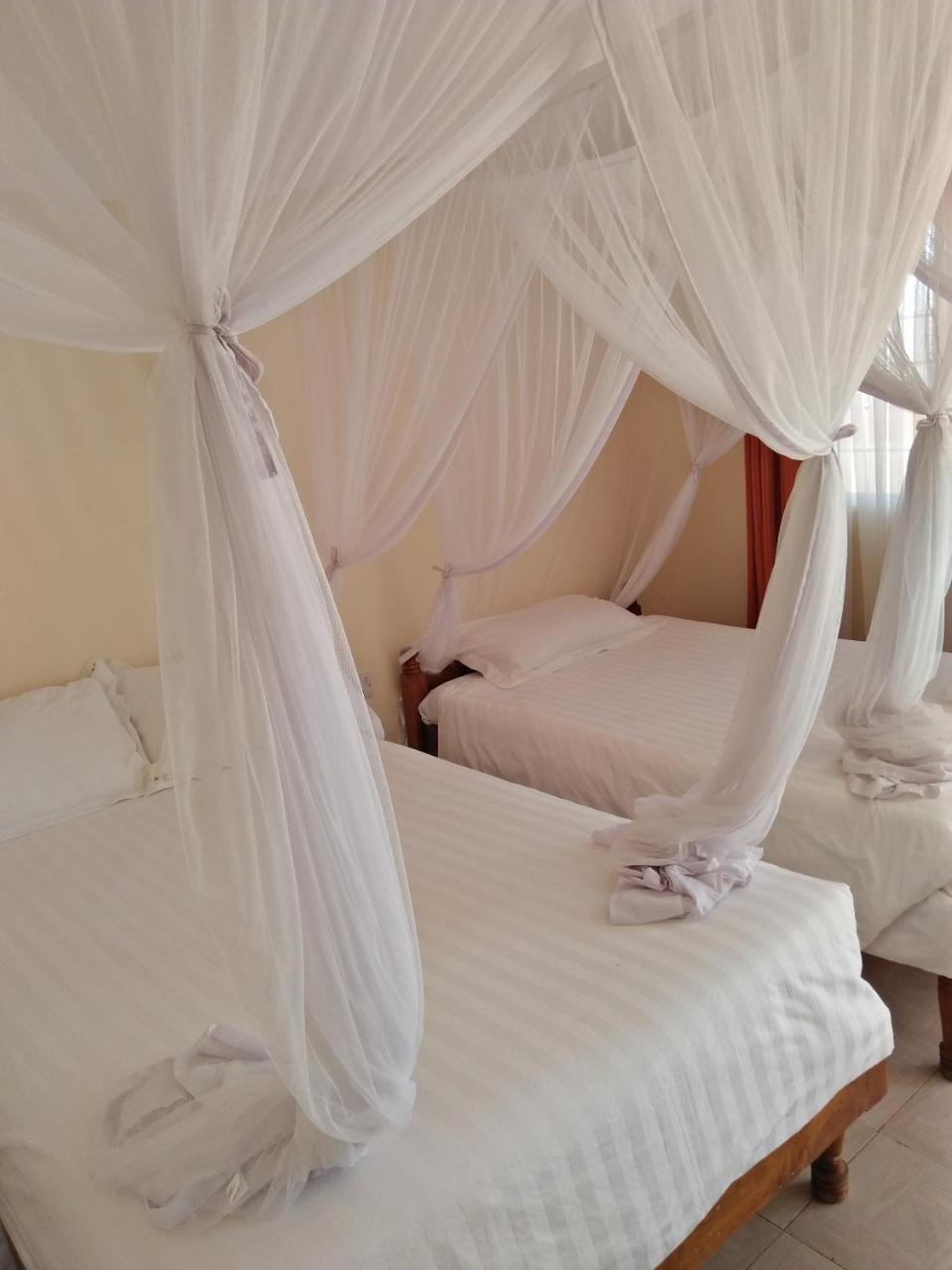 Bomen Hotel Isiolo エクステリア 写真