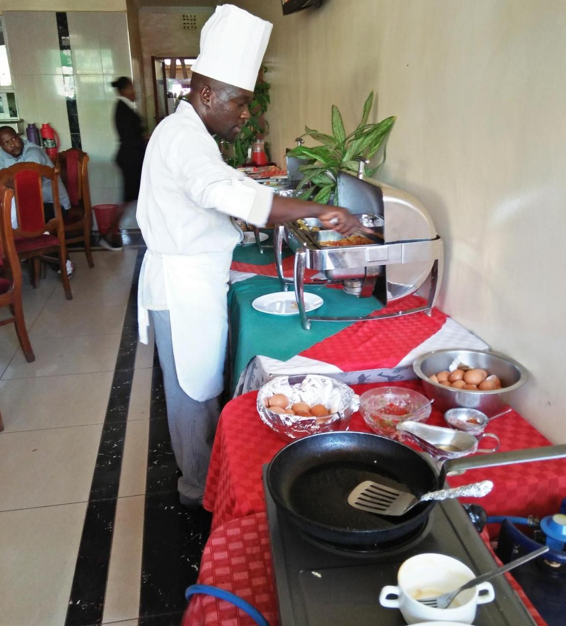 Bomen Hotel Isiolo エクステリア 写真
