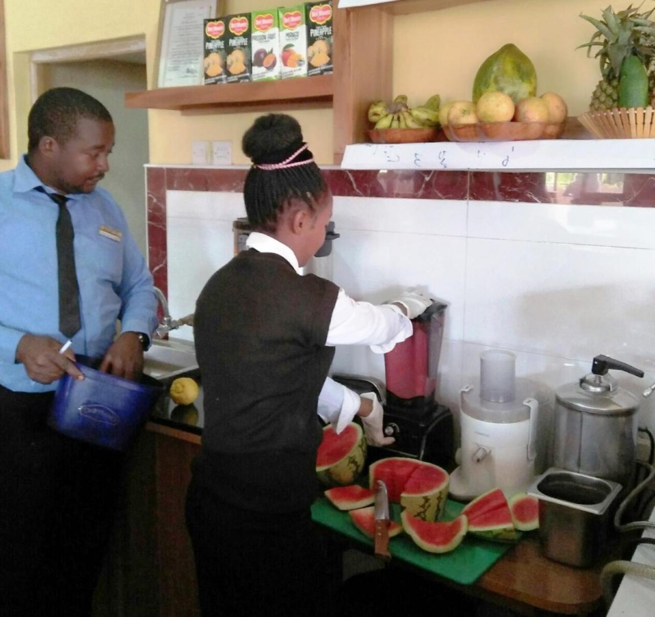 Bomen Hotel Isiolo エクステリア 写真