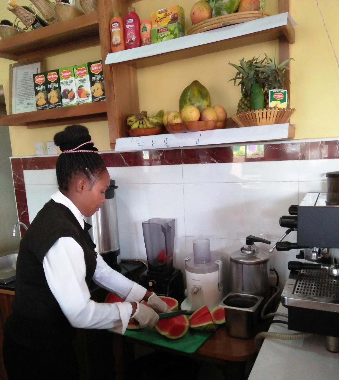 Bomen Hotel Isiolo エクステリア 写真