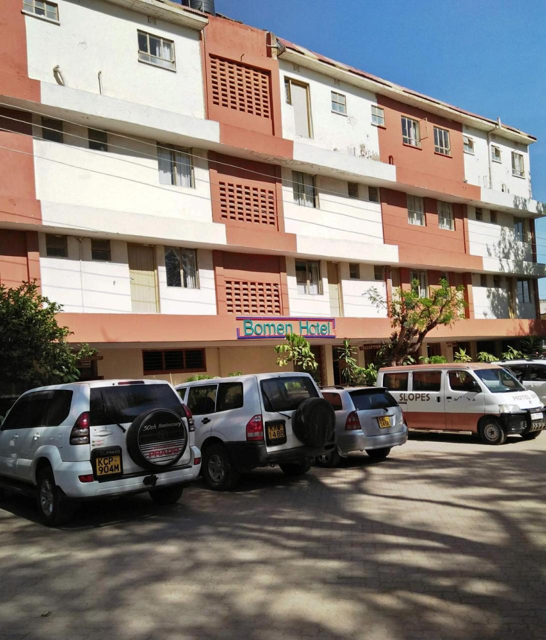 Bomen Hotel Isiolo エクステリア 写真