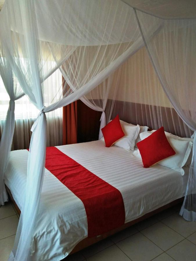 Bomen Hotel Isiolo エクステリア 写真