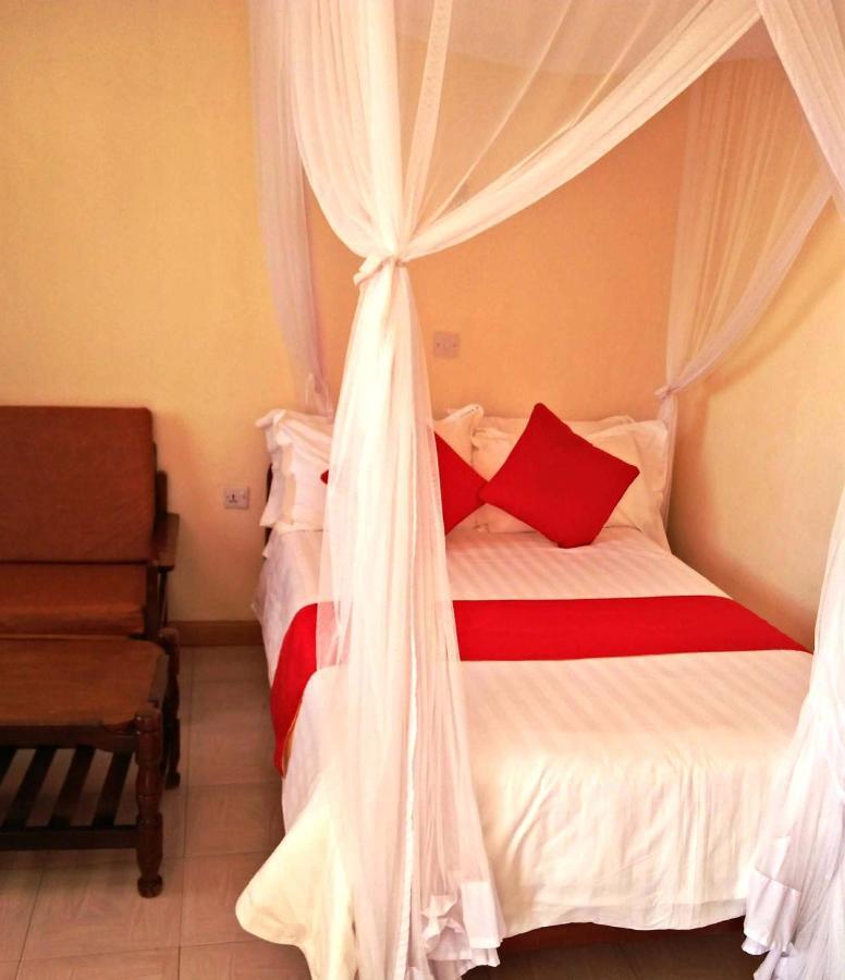 Bomen Hotel Isiolo エクステリア 写真