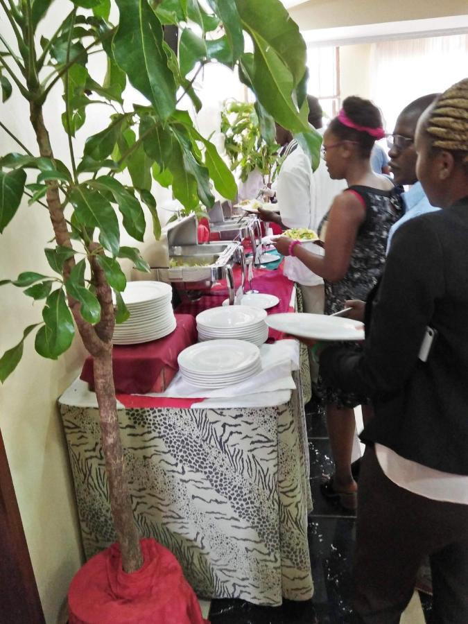 Bomen Hotel Isiolo エクステリア 写真